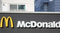 麦当劳本周关闭美国办公室，计划裁员或重组公司员工，体现出该公司如何的经营现状和发展规划？