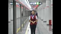 为什么现在电梯里公交站地铁站总看
