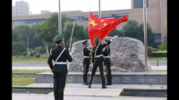 自己买的五星红旗用到褪色了，出于对国旗的尊重应该如何处理这面国旗?
